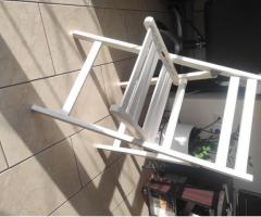 Λευκή ξύλινη καρέκλα σπαστη
